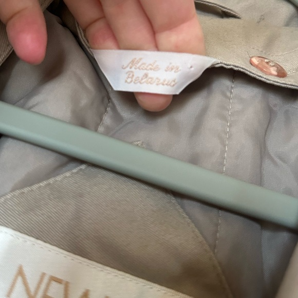 Classic Tan Trench Coat - Picture 8 of 14